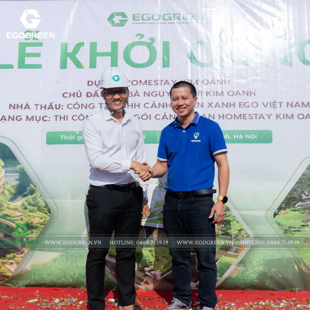 Nhiều bạn bè và đồng nghiệp đã đến từ sớm để tham dự buổi lễ.